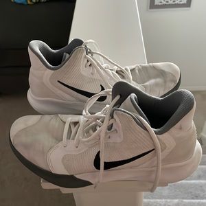Nike Women’s Volleyball Shoes Size 7.5